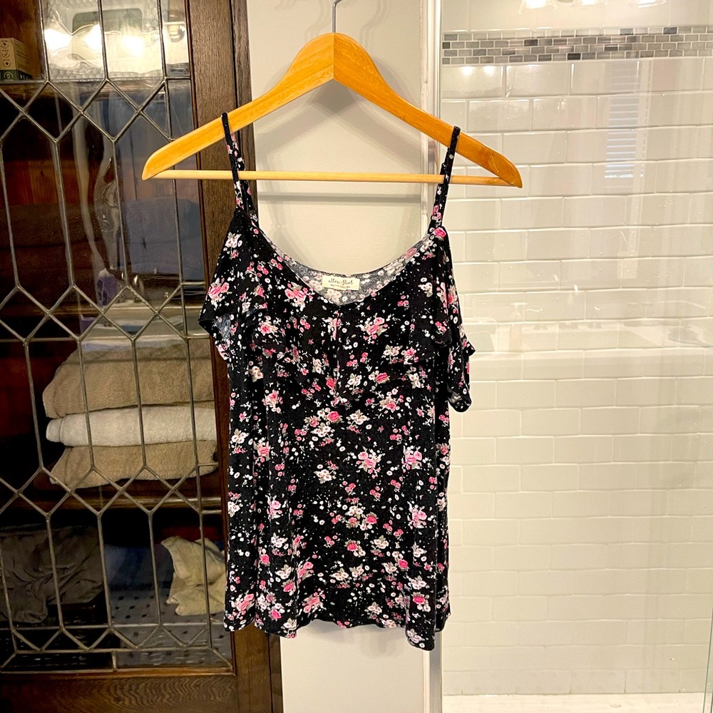 Cap sleeve tank